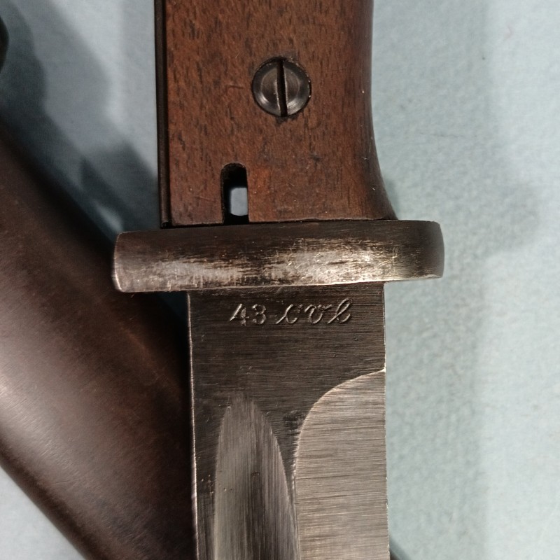 BAIONNETTE ALLEMANDE 98K FOURREAU ET BAIONNETTE MEME NUMERO DATE 1943 AVEC SON CUIR DATE 1937